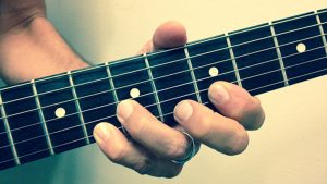 انگشتان و ناخن در گیتار
